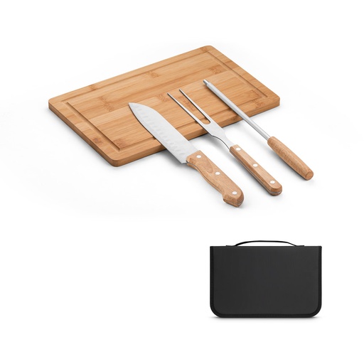 [94107-103] MOUSSAKA. Kit churrasco em estojo de 210D com tábua em bambu e 3 utensílios em aço inox e madeira de Seringueira